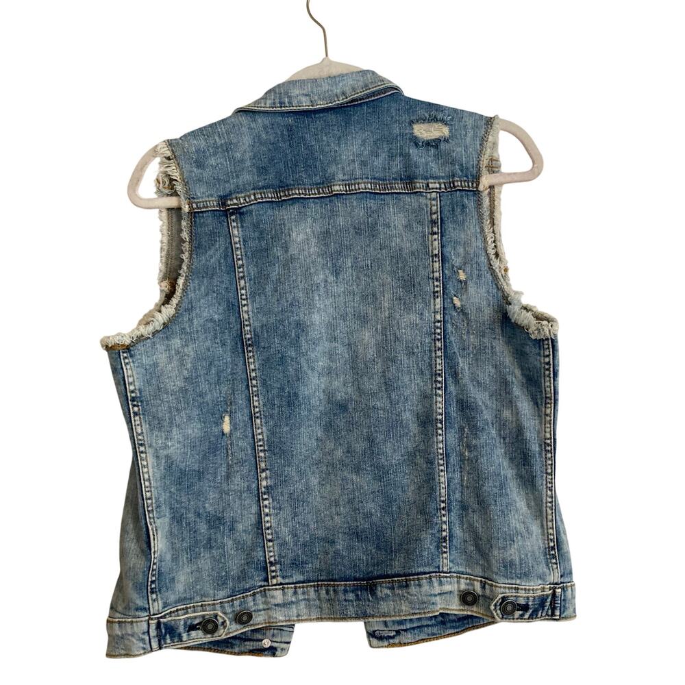 NWT Silver Jeans Co Mid Wash Denim Button Up Distressed Western Vest Size Medium - Picture 2 of 16